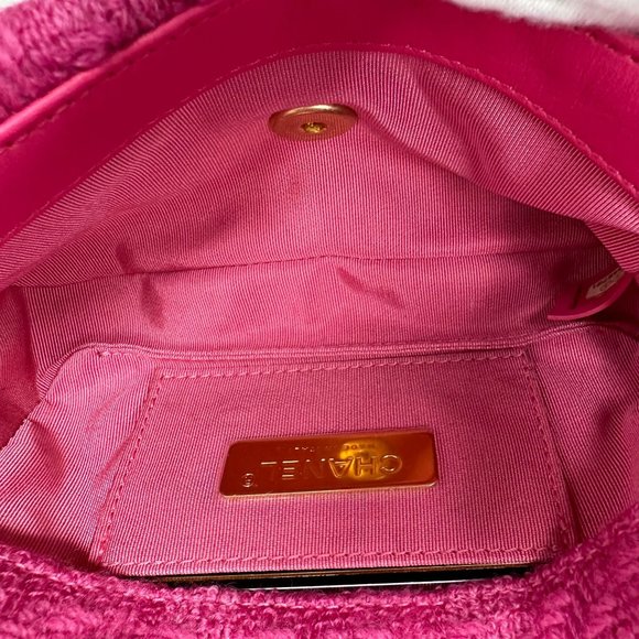 CHANEL 2020 Pink Tweed & Lambskin Leather Chanel 19 Belt Bag Tri-Color HW - Picture 7 of 13